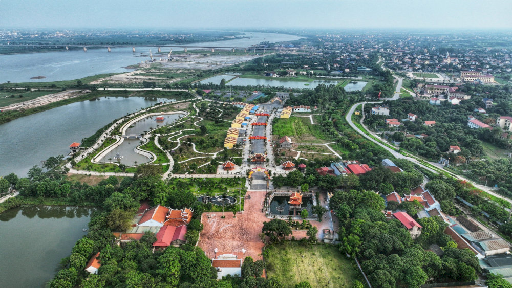 Toàn cảnh đền Lảnh Giang